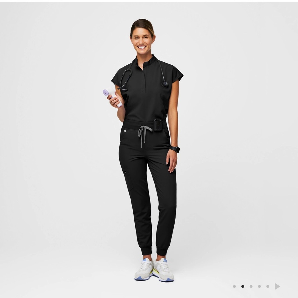 Figs Rafaela scrub top and Zamora jogger